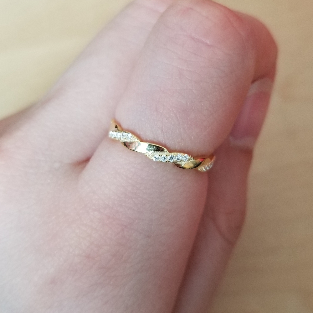 14kt Yellow Gold Twist Band - Picture 3 of 4